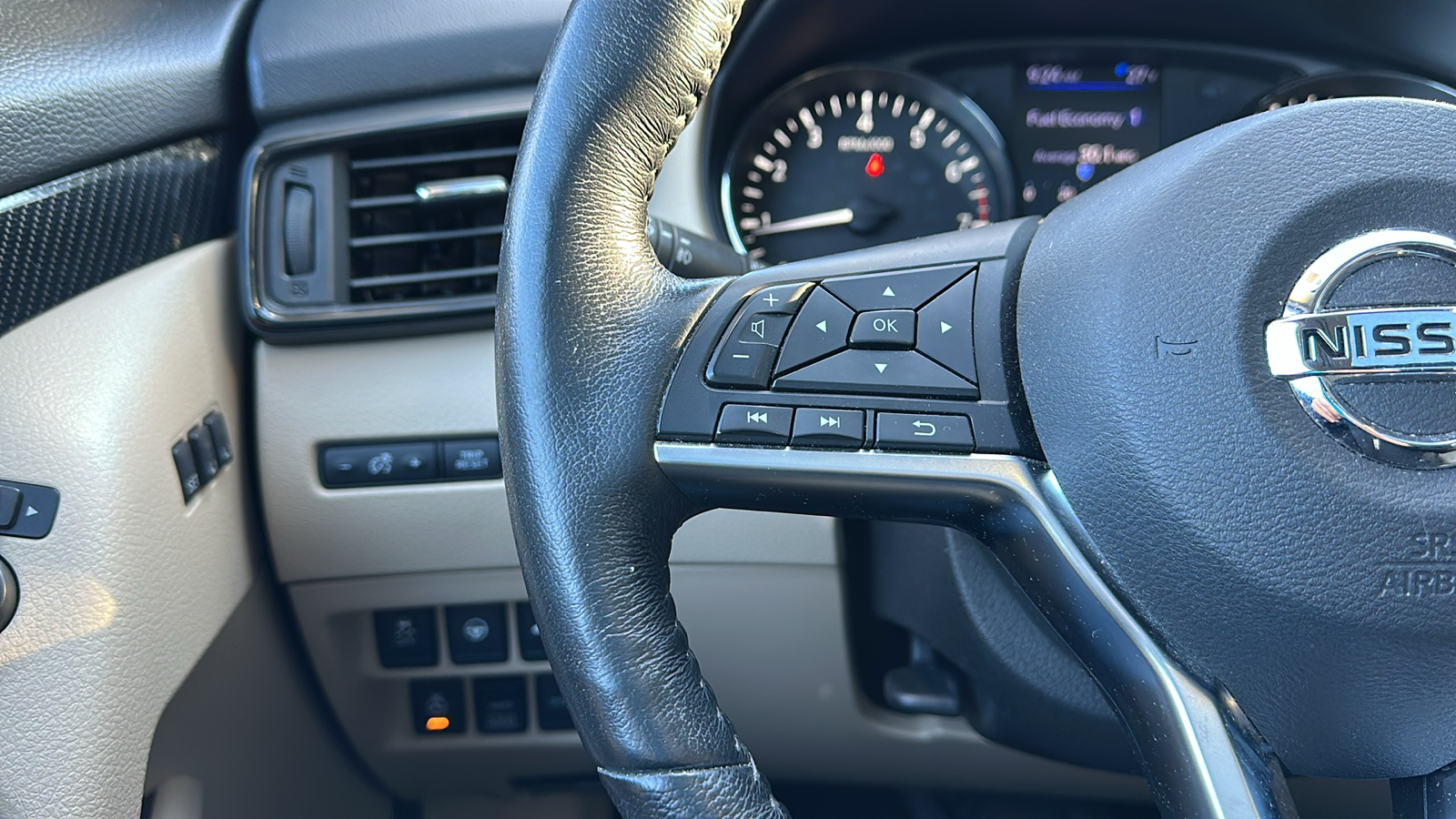 2018 Nissan Rogue SL 18