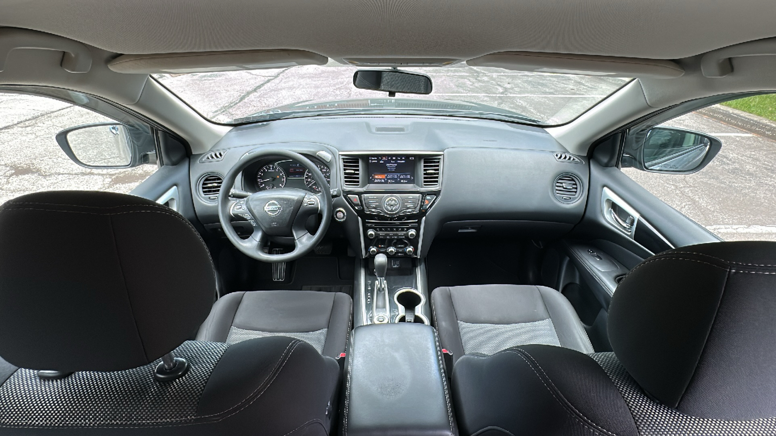 2019 Nissan Pathfinder S 27