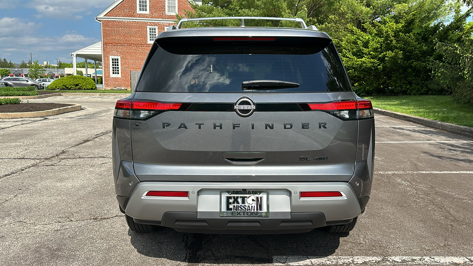 2022 Nissan Pathfinder SL 5