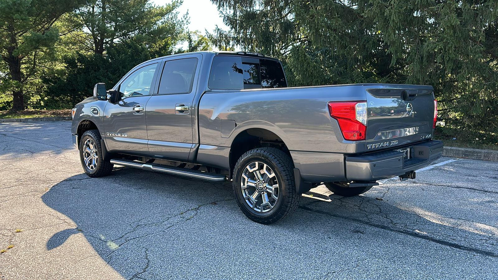 2019 Nissan Titan XD SL 8