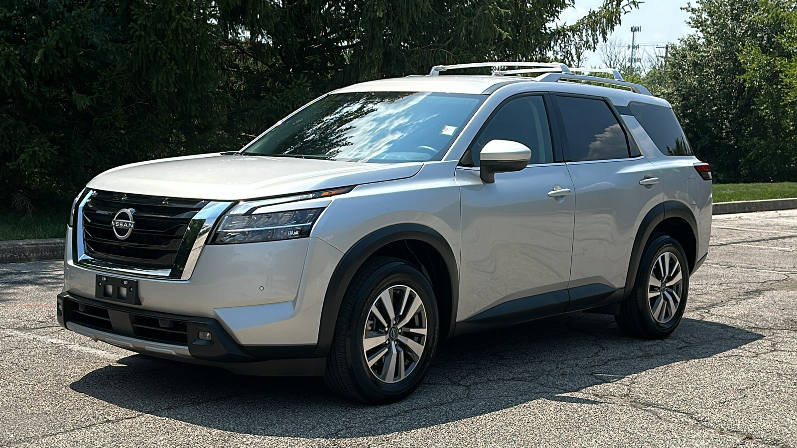 2023 Nissan Pathfinder SL 2