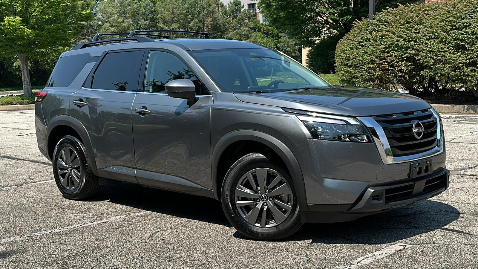 2023 Nissan Pathfinder SV 1