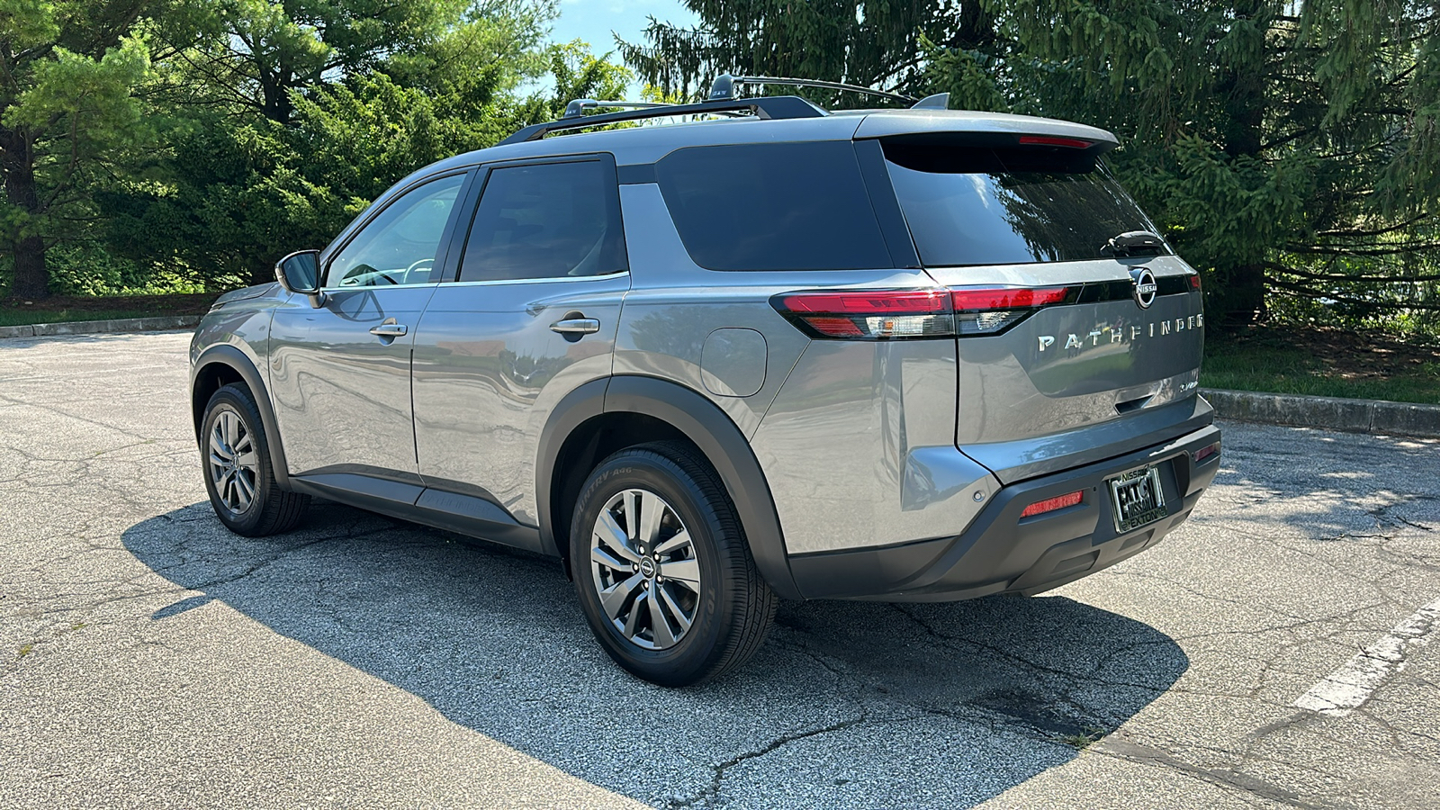 2023 Nissan Pathfinder SV 7