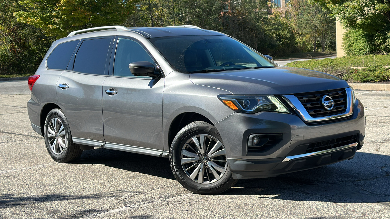 2017 Nissan Pathfinder SL 1