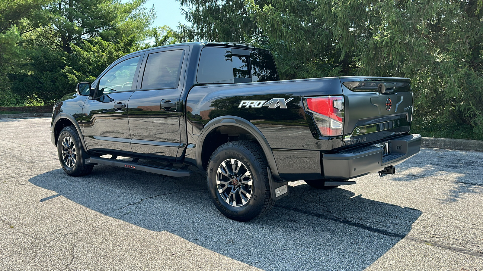 2023 Nissan Titan PRO-4X 8