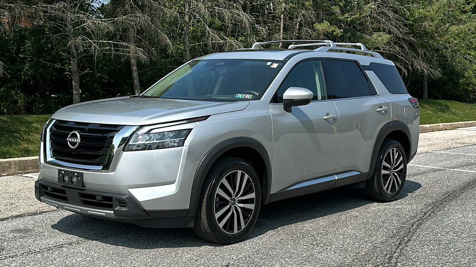 2023 Nissan Pathfinder Platinum 2