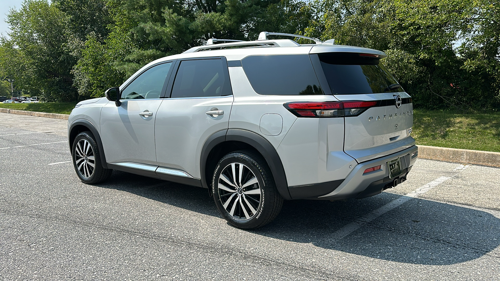 2023 Nissan Pathfinder Platinum 7