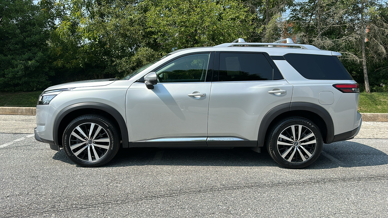 2023 Nissan Pathfinder Platinum 29