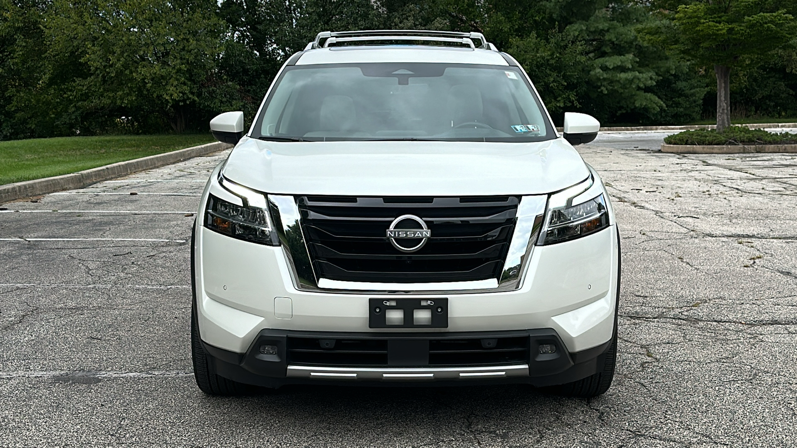 2023 Nissan Pathfinder SL 3