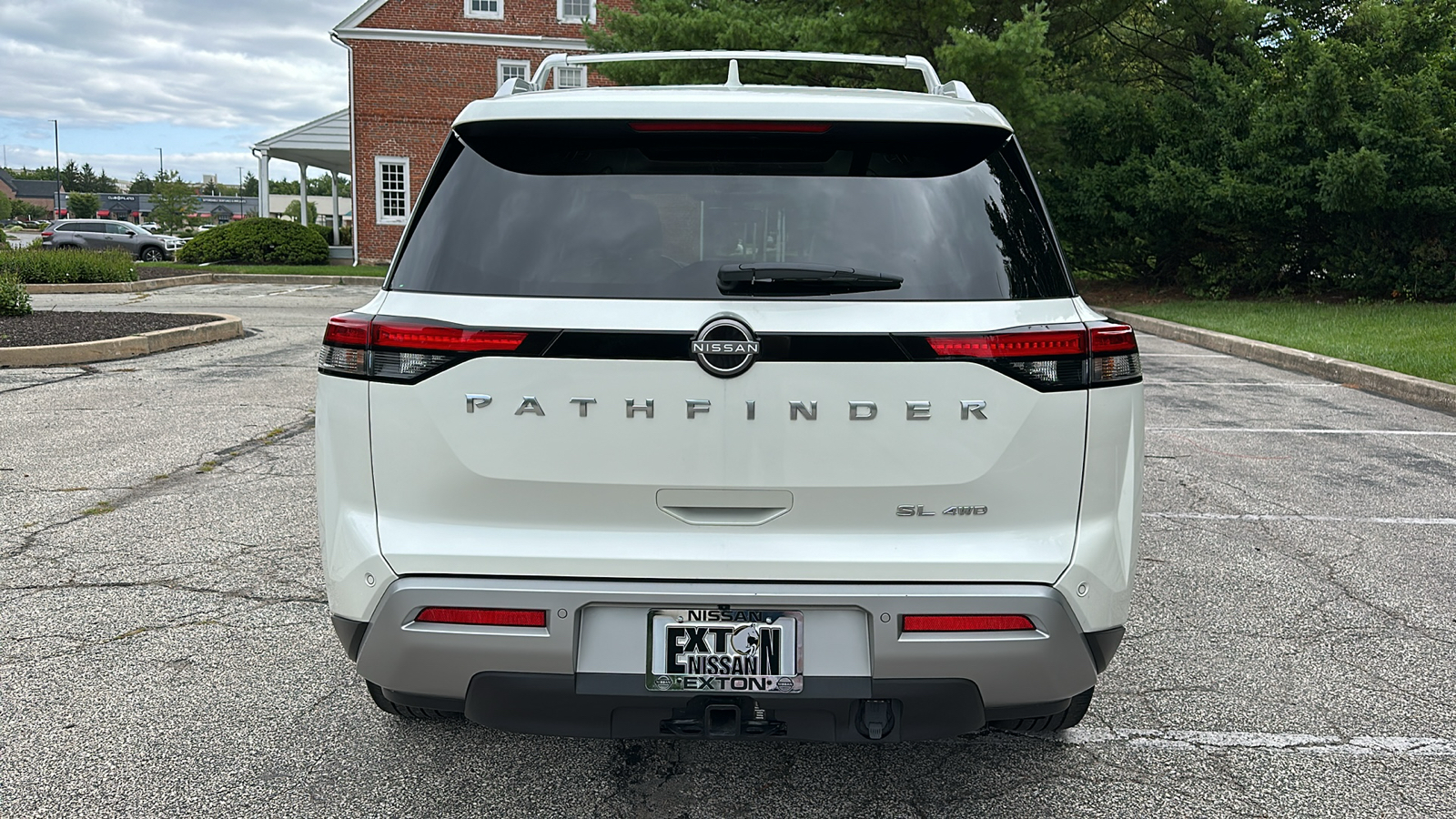 2023 Nissan Pathfinder SL 6