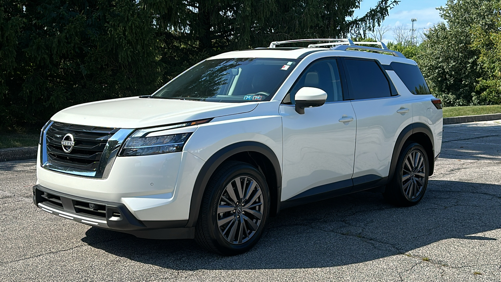 2023 Nissan Pathfinder SL 2