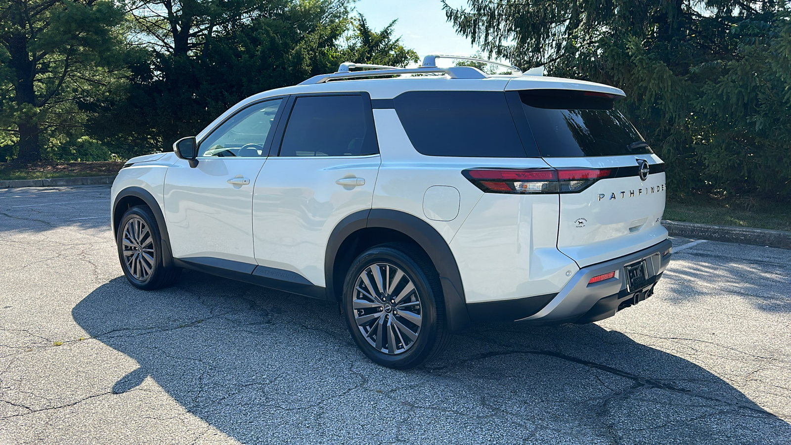 2023 Nissan Pathfinder SL 7