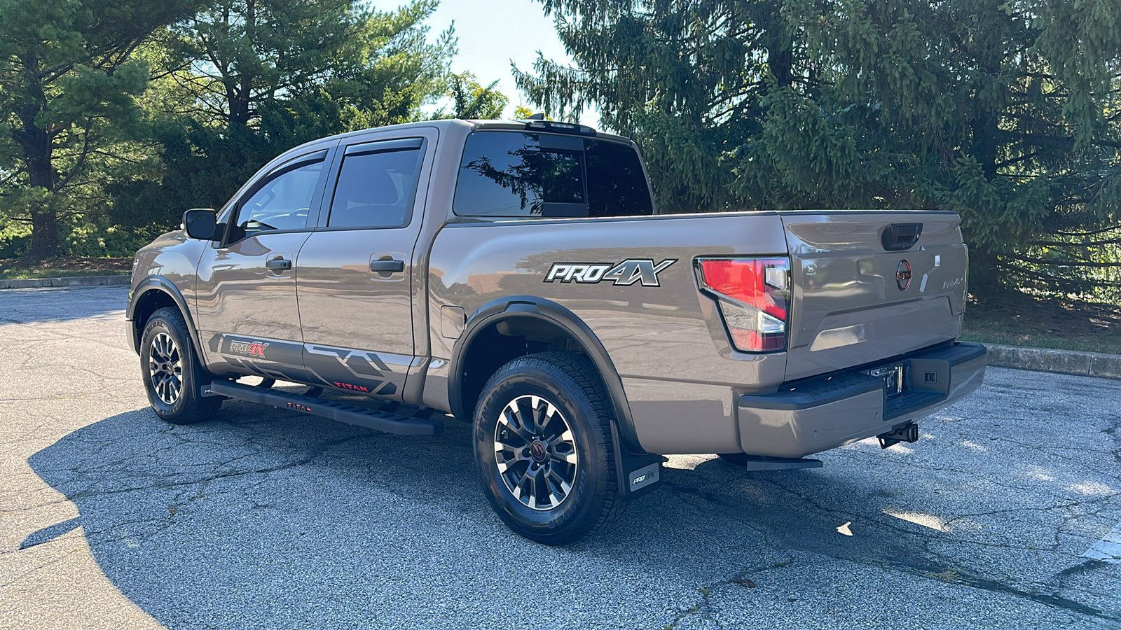 2023 Nissan Titan PRO-4X 8