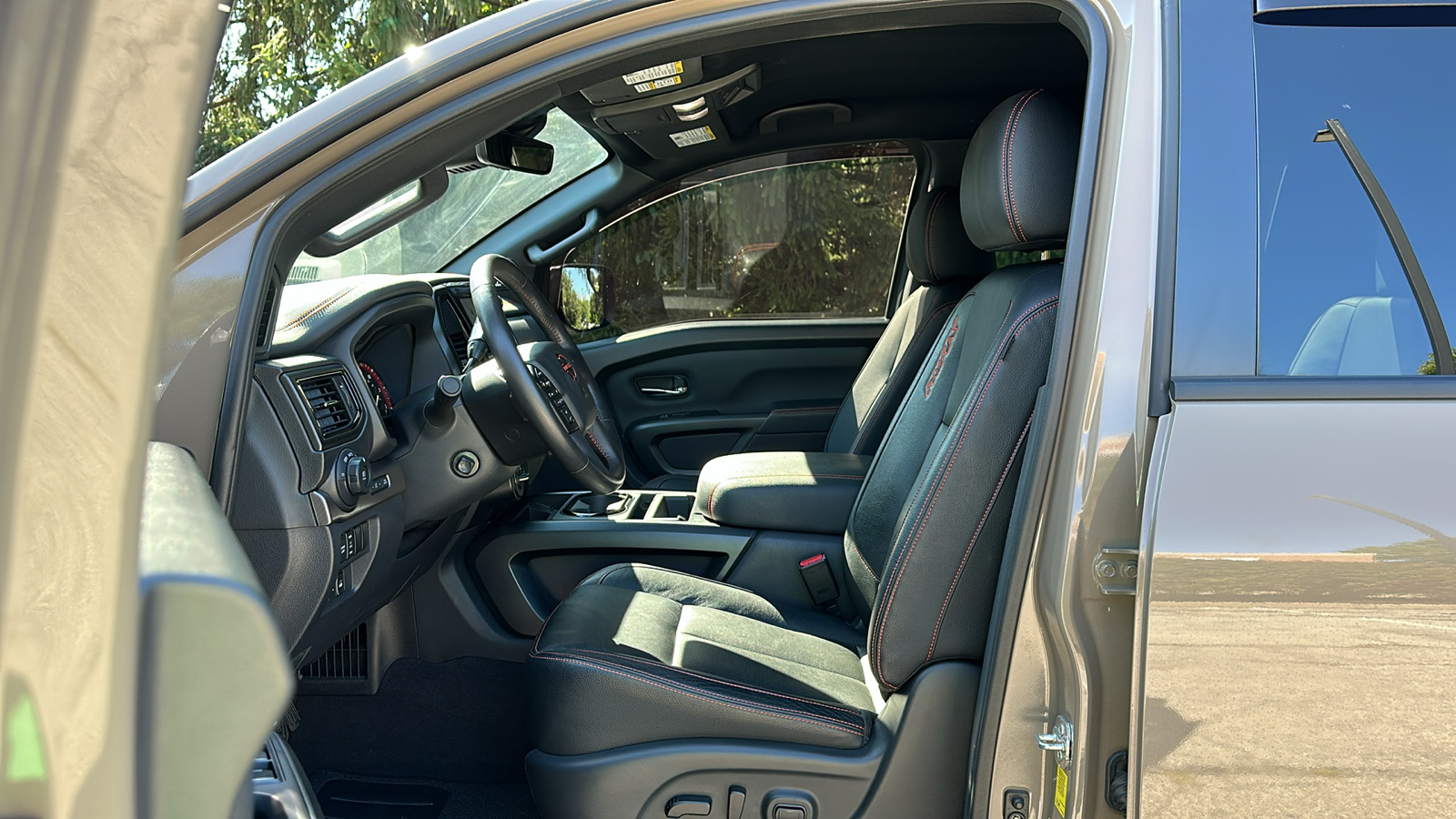 2023 Nissan Titan PRO-4X 13