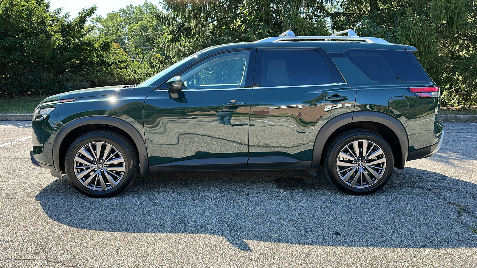 2023 Nissan Pathfinder SL 29