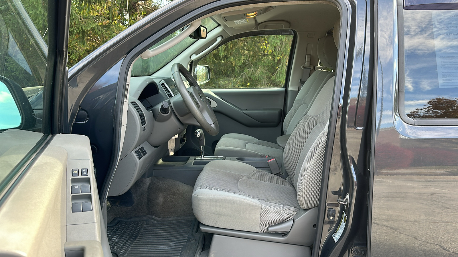 2011 Nissan Frontier SV 12