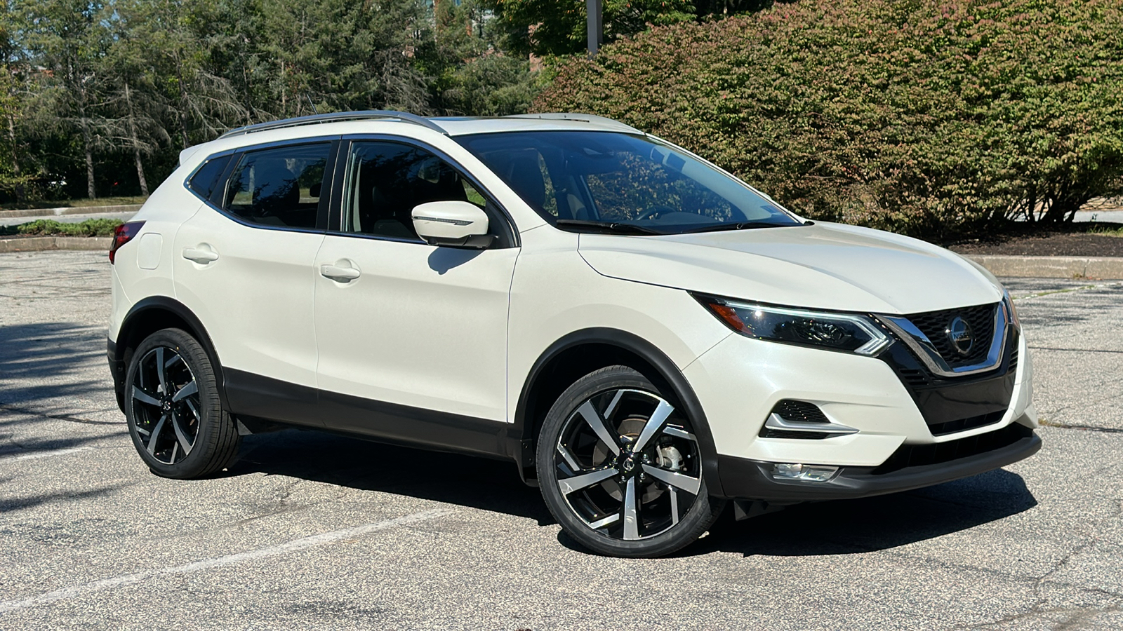 2021 Nissan Rogue Sport SL 1