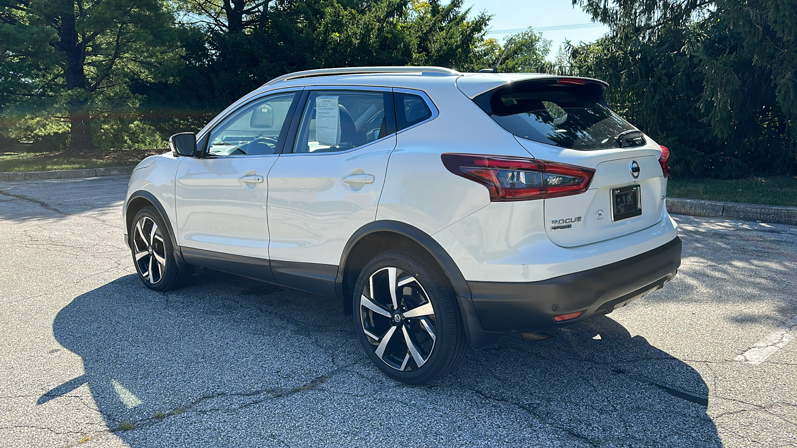 2021 Nissan Rogue Sport SL 8