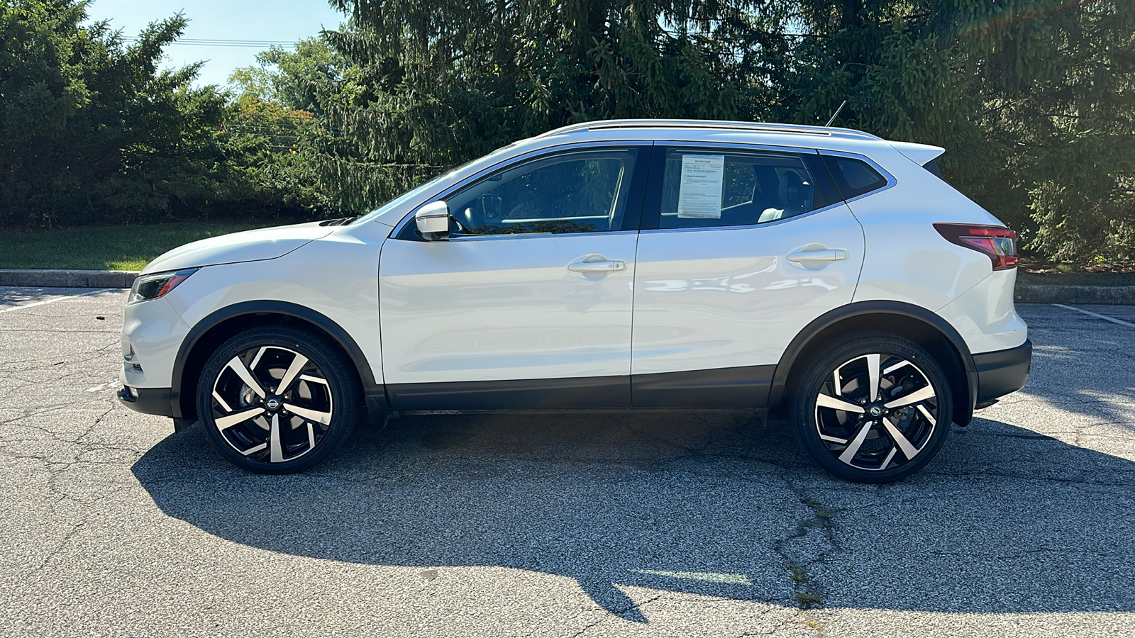 2021 Nissan Rogue Sport SL 29