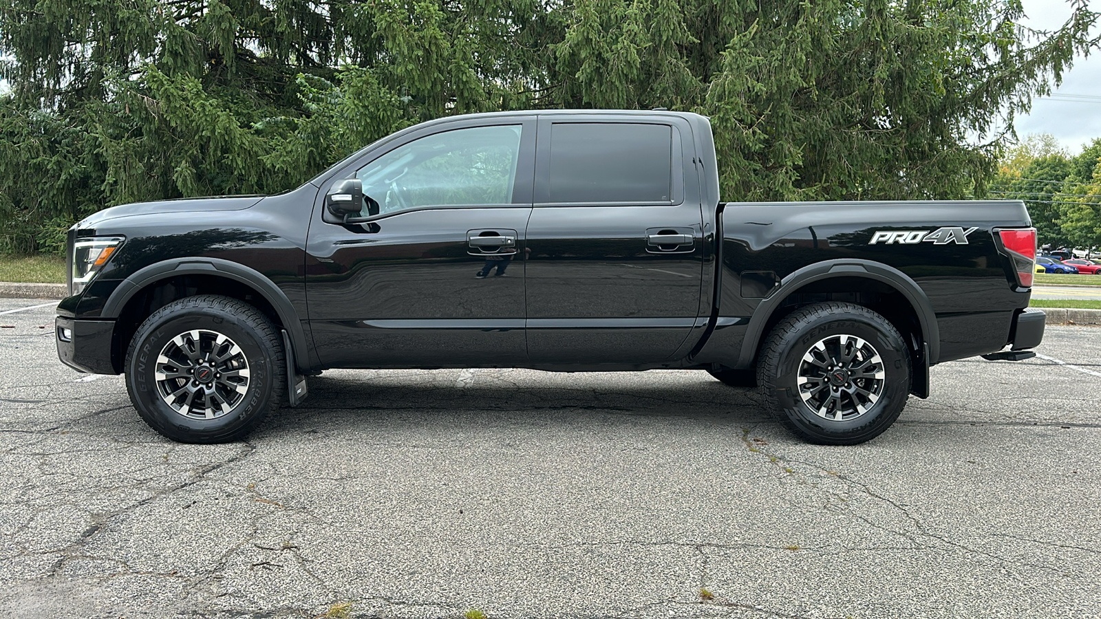 2022 Nissan Titan PRO-4X 30