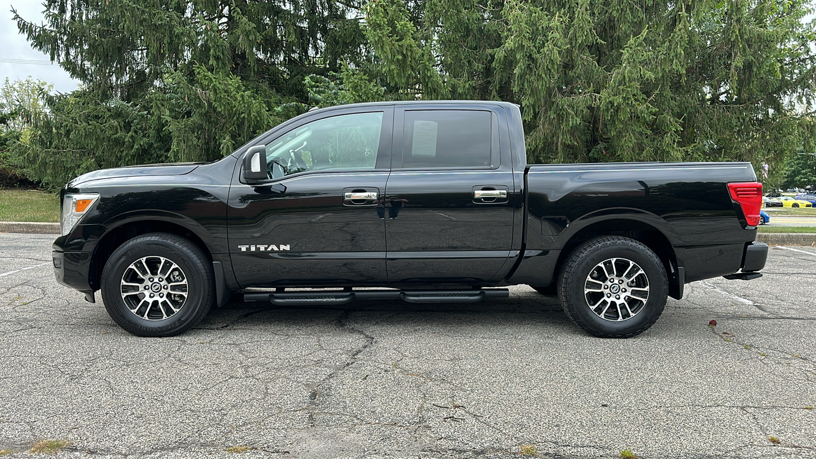 2021 Nissan Titan SV 28