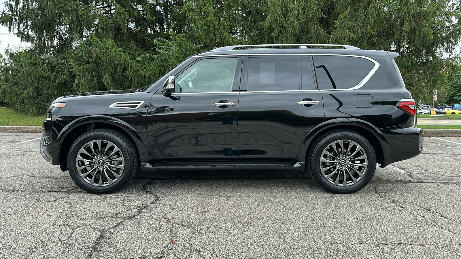 2024 Nissan Armada Platinum 28