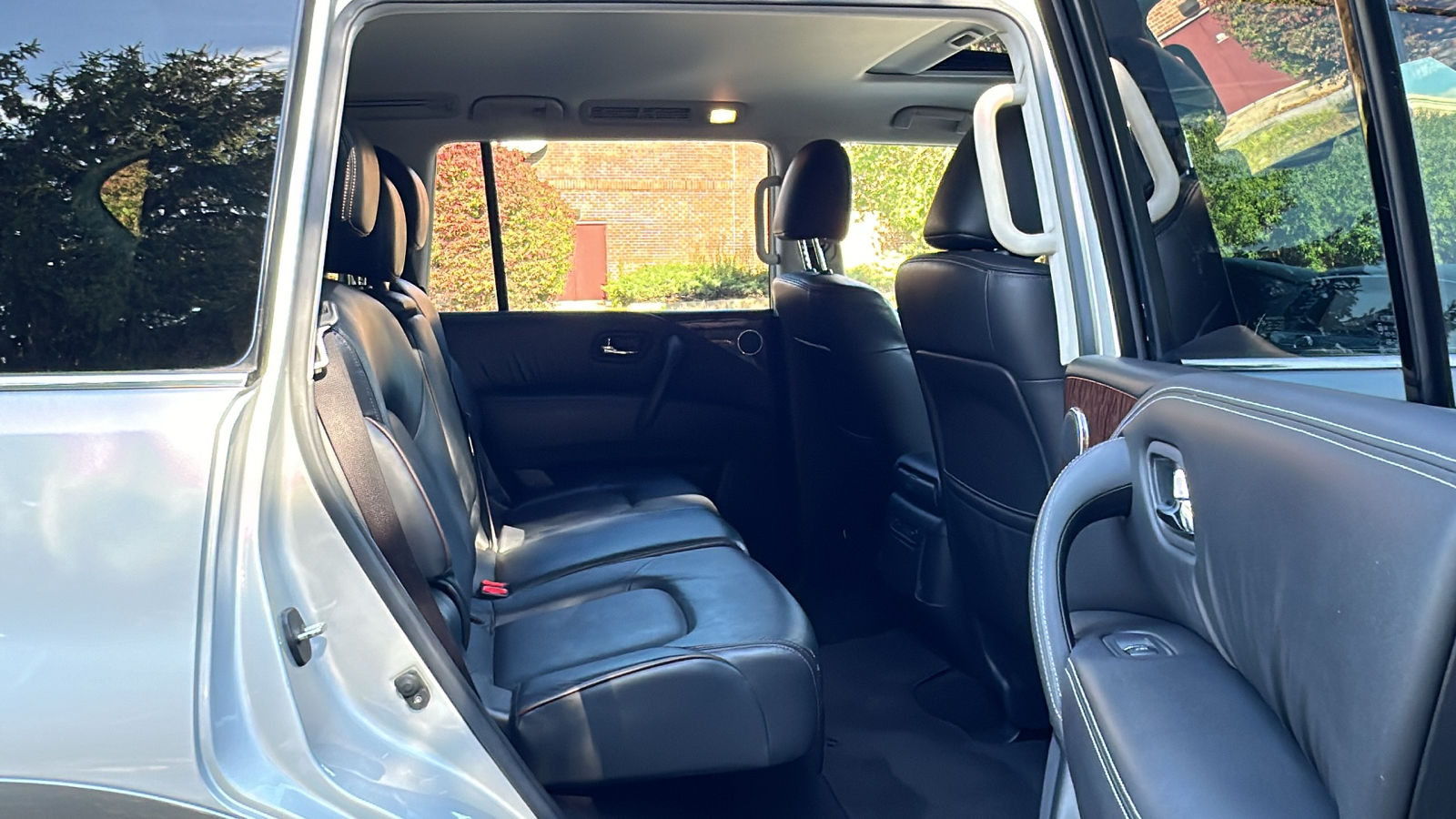 2019 Nissan Armada SL 26