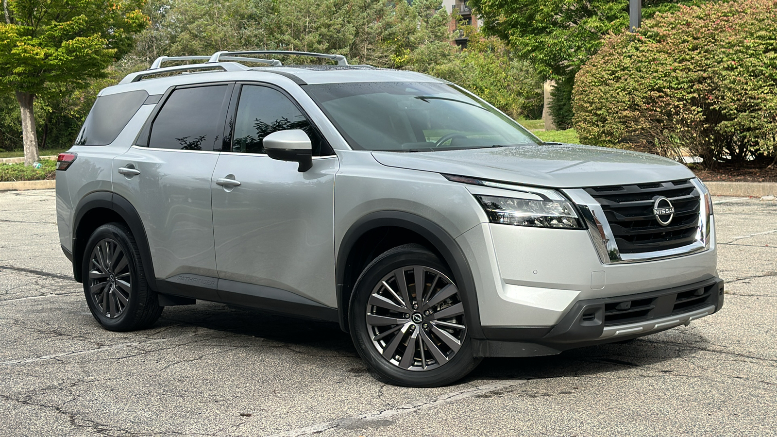 2023 Nissan Pathfinder SL 1