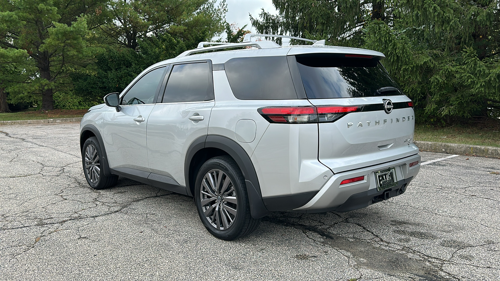 2023 Nissan Pathfinder SL 7