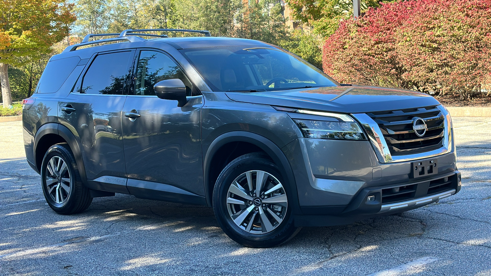 2023 Nissan Pathfinder SL 1