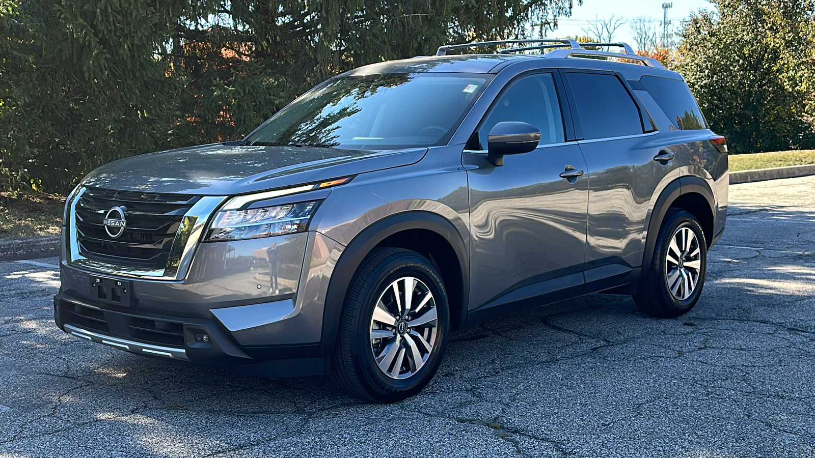 2023 Nissan Pathfinder SL 2