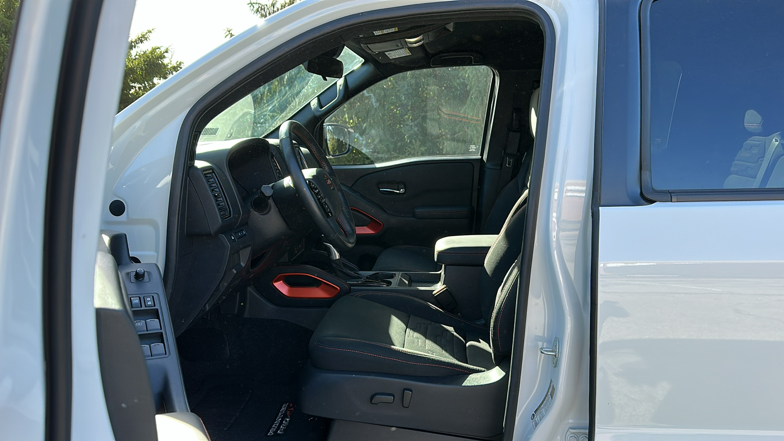 2023 Nissan Frontier PRO-4X 13