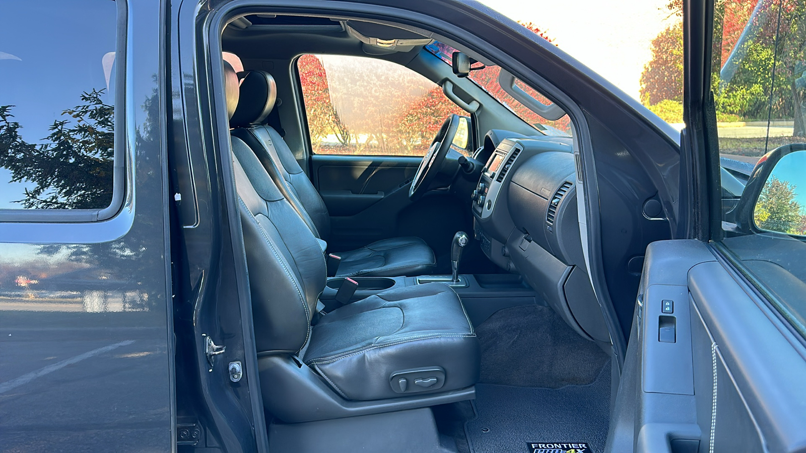 2015 Nissan Frontier PRO-4X 26