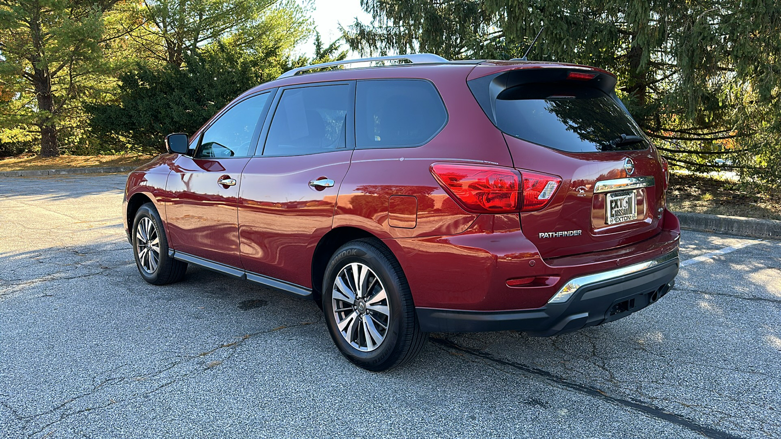 2017 Nissan Pathfinder SL 8