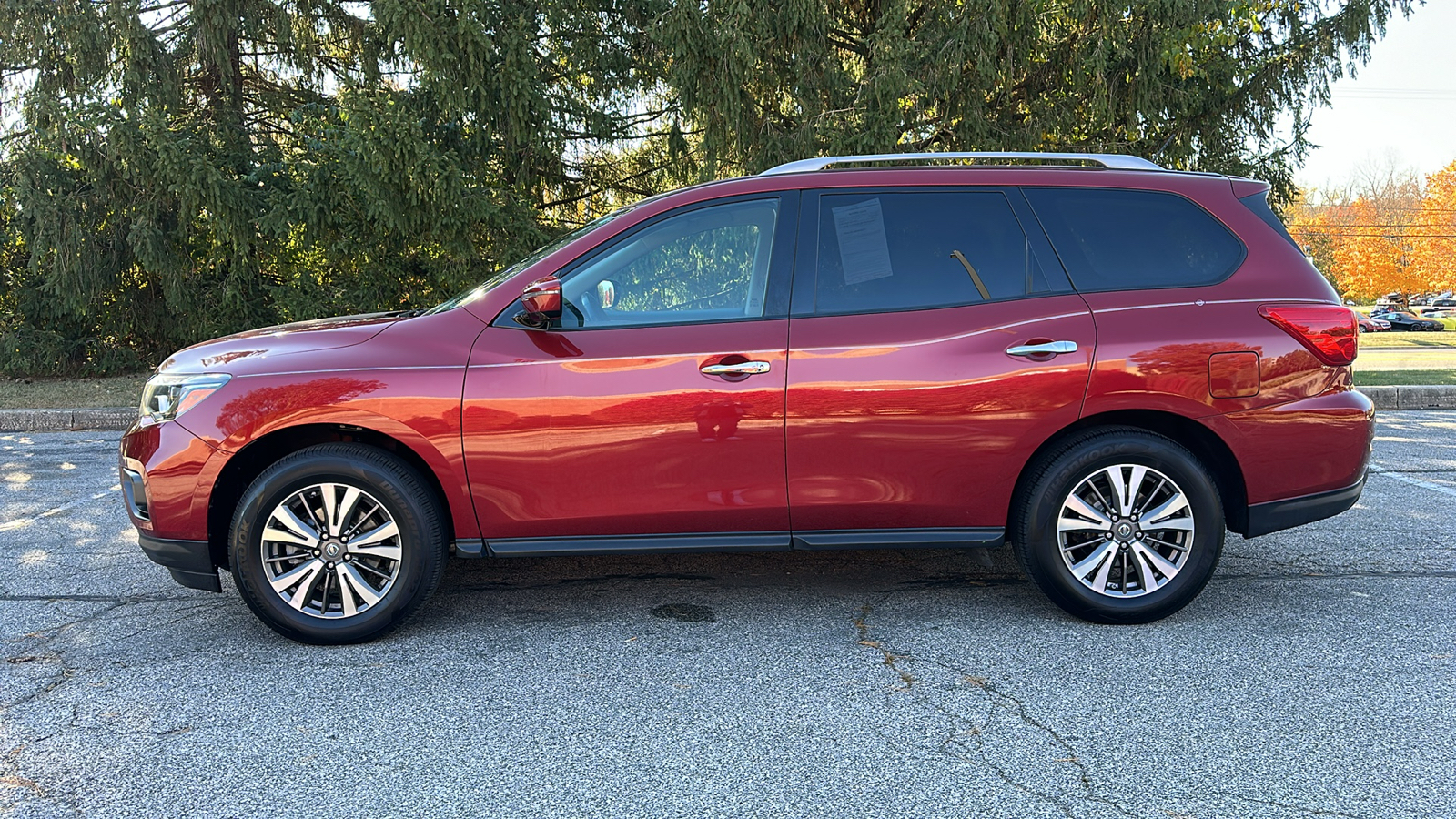 2017 Nissan Pathfinder SL 28