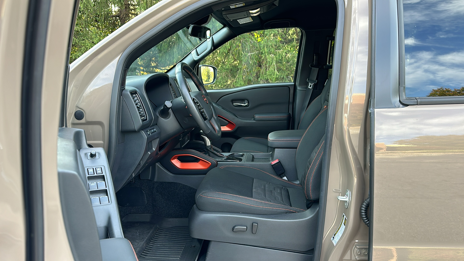 2023 Nissan Frontier PRO-4X 13