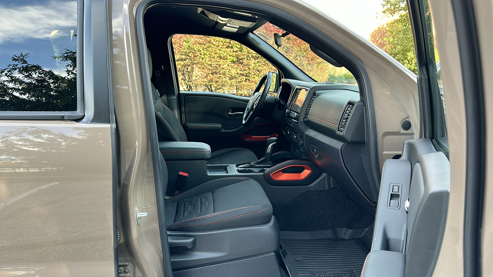 2023 Nissan Frontier PRO-4X 24