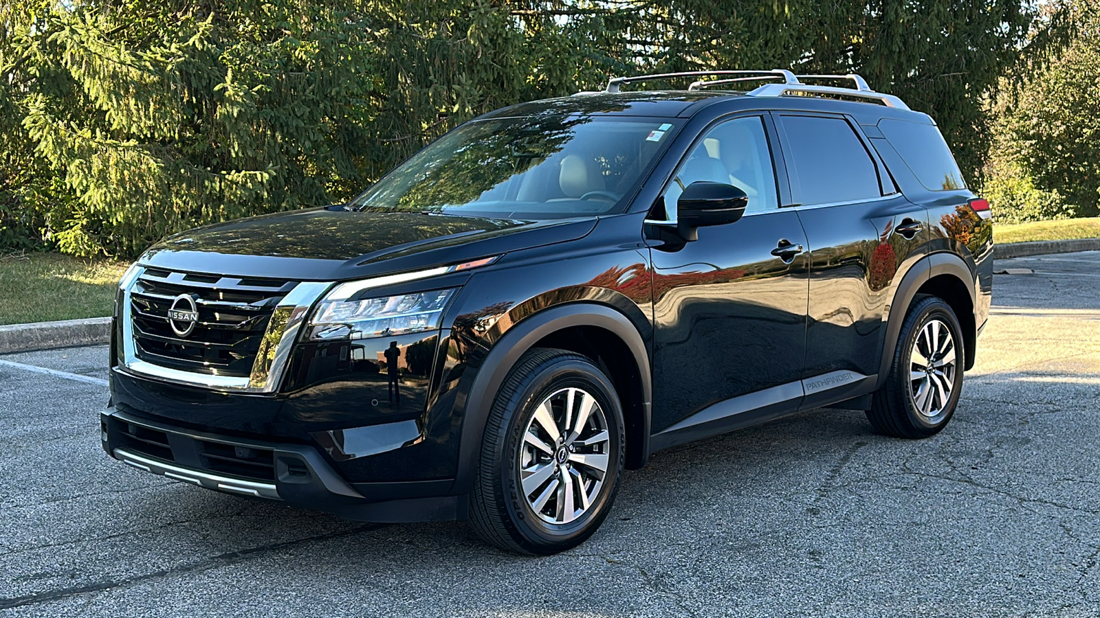 2023 Nissan Pathfinder SL 2