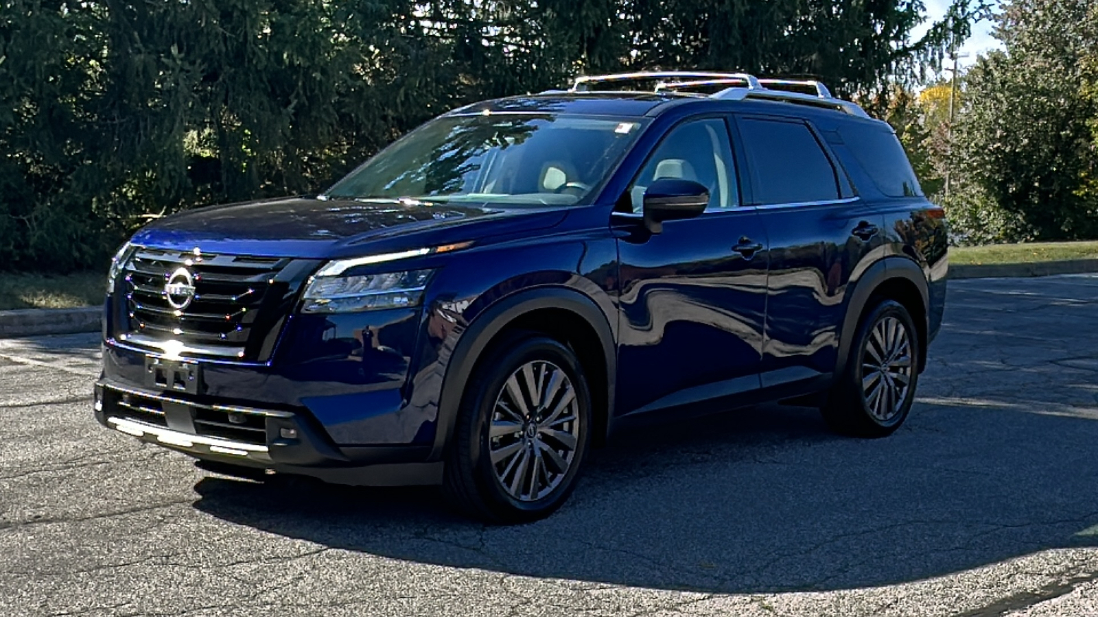 2023 Nissan Pathfinder SL 2