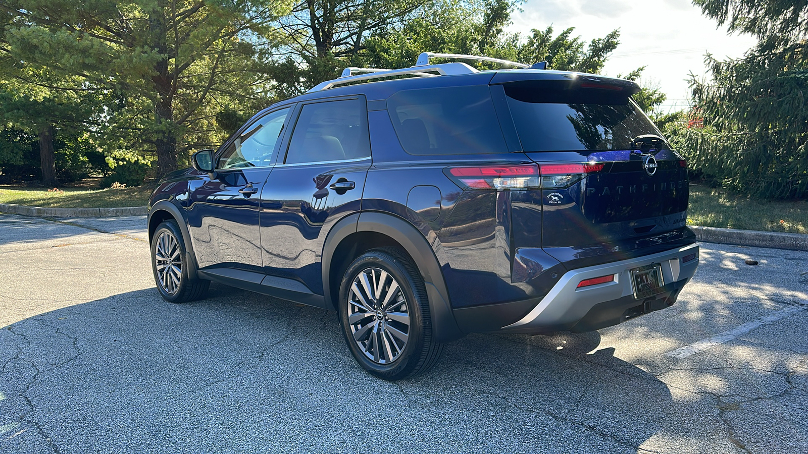 2023 Nissan Pathfinder SL 8