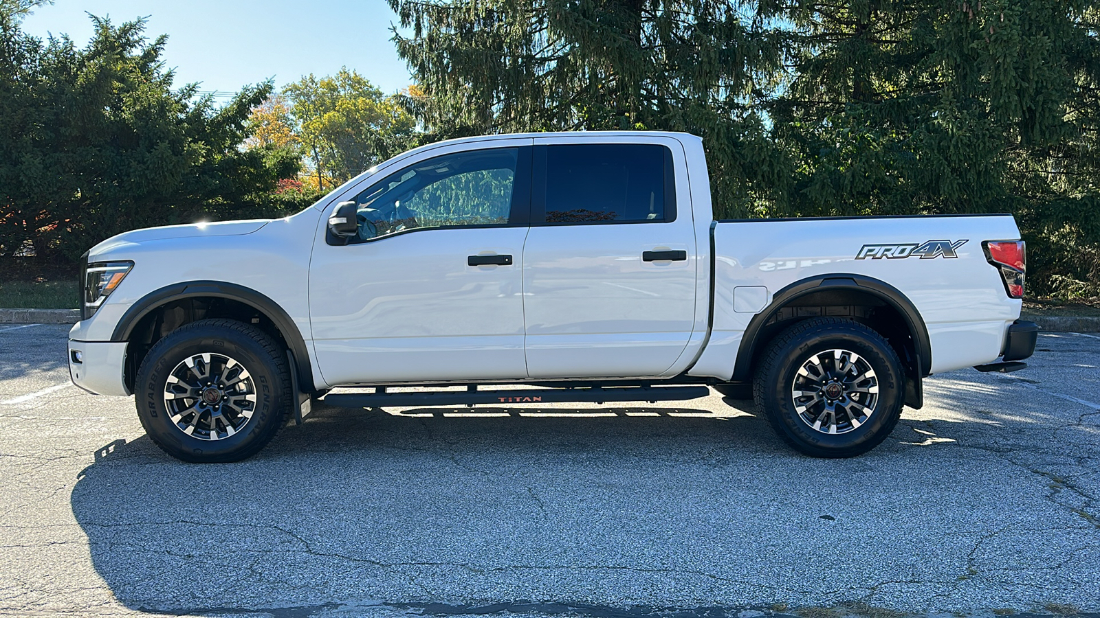 2024 Nissan Titan PRO-4X 28