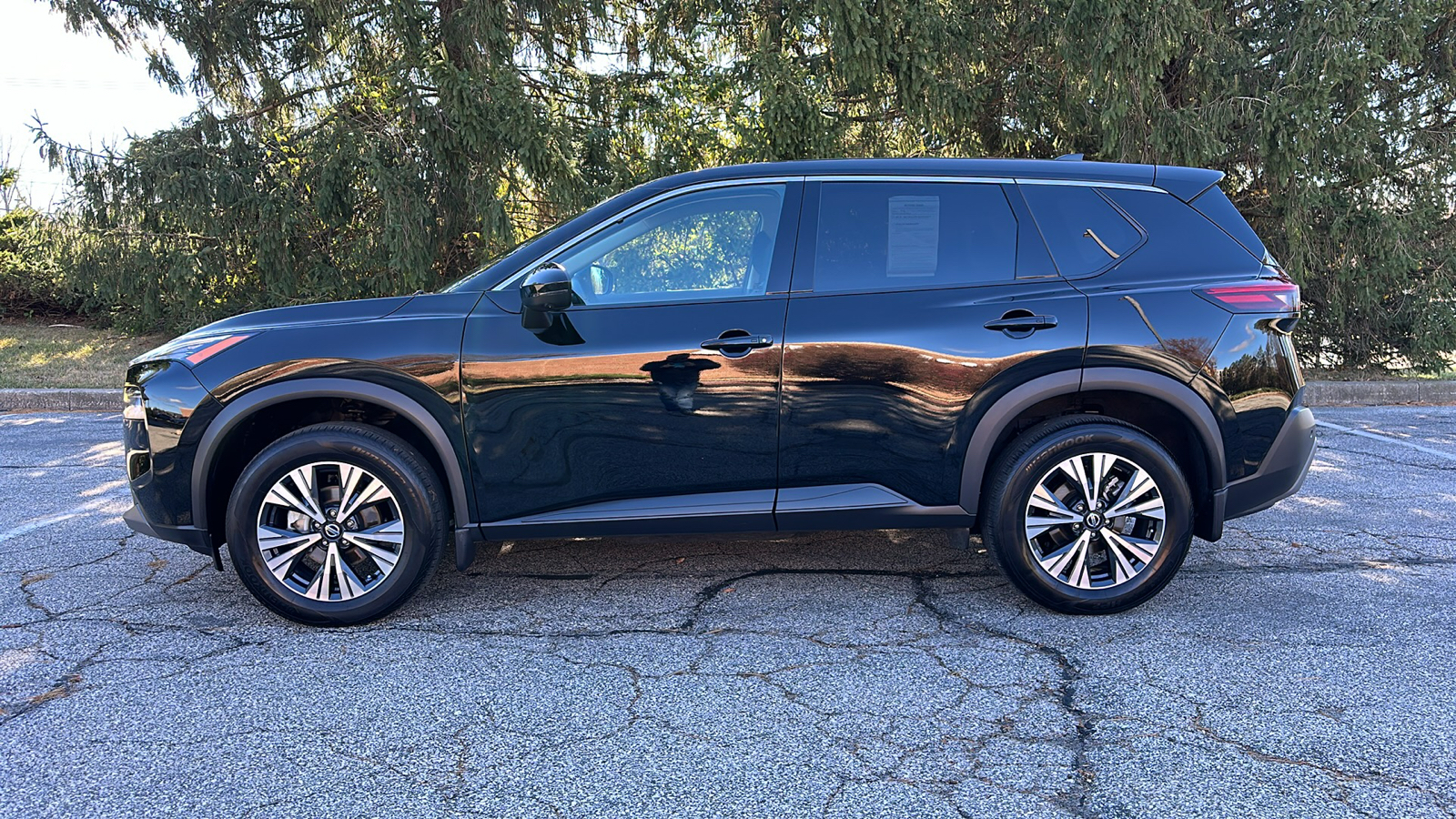 2021 Nissan Rogue SV 26