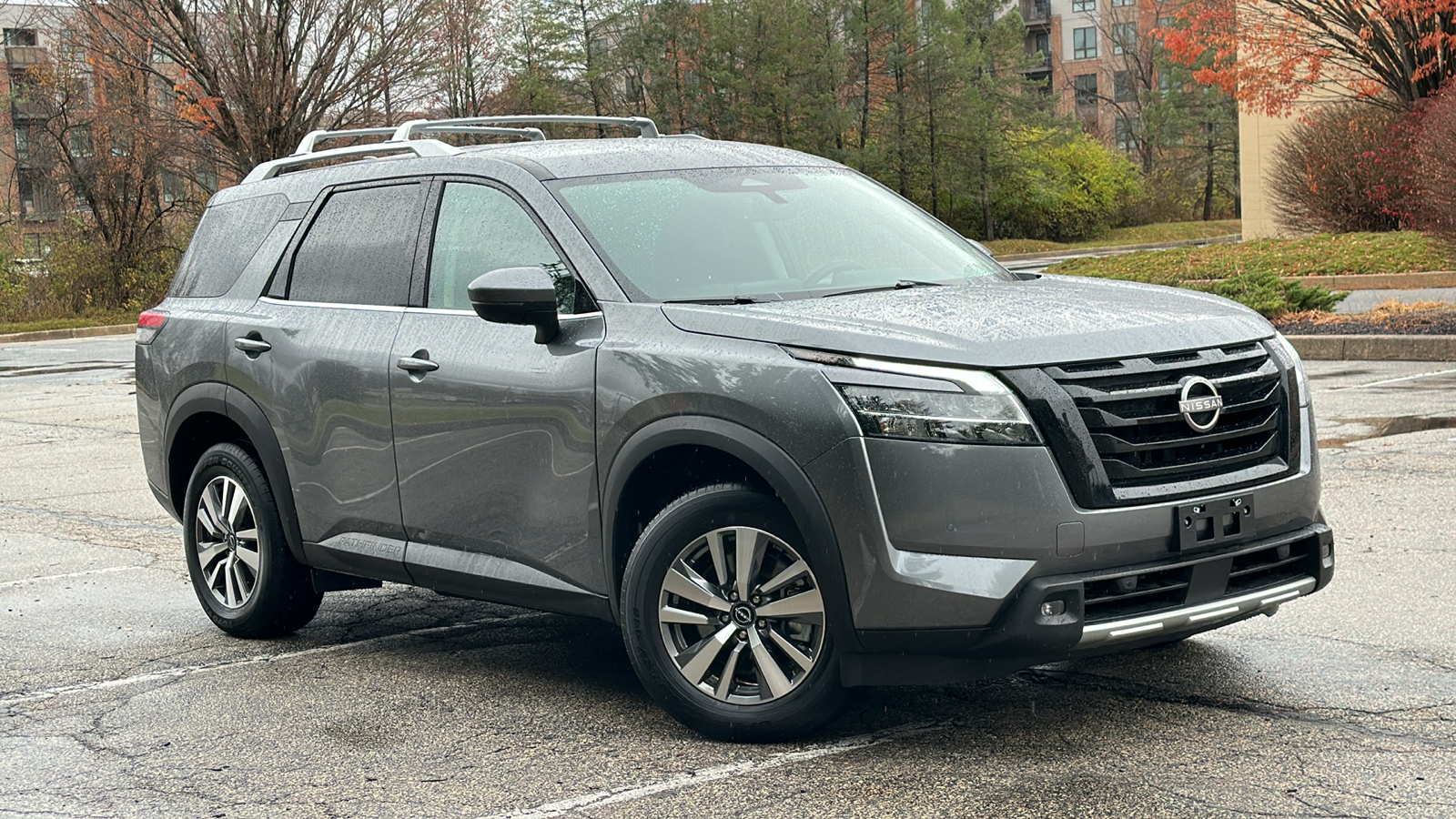 2023 Nissan Pathfinder SL 1