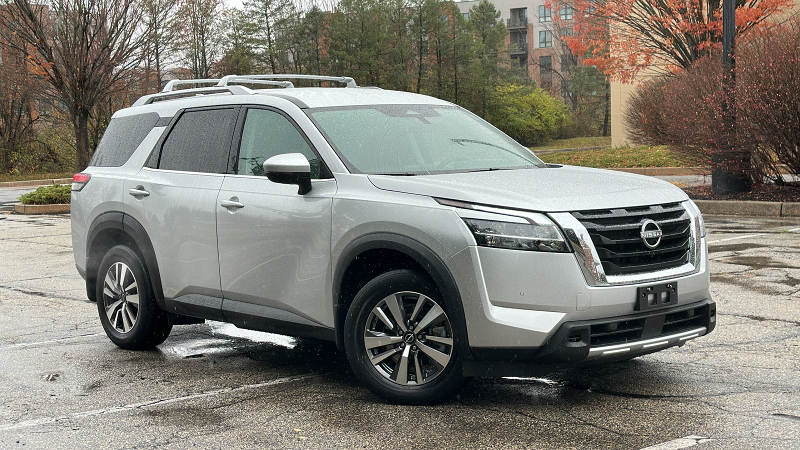 2023 Nissan Pathfinder SL 1