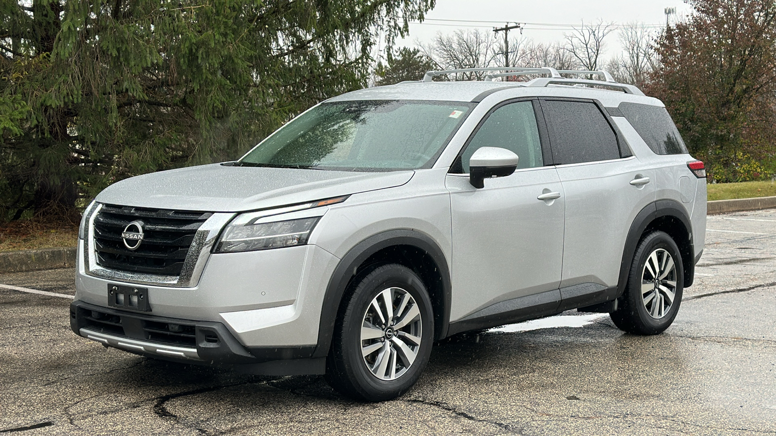 2023 Nissan Pathfinder SL 2