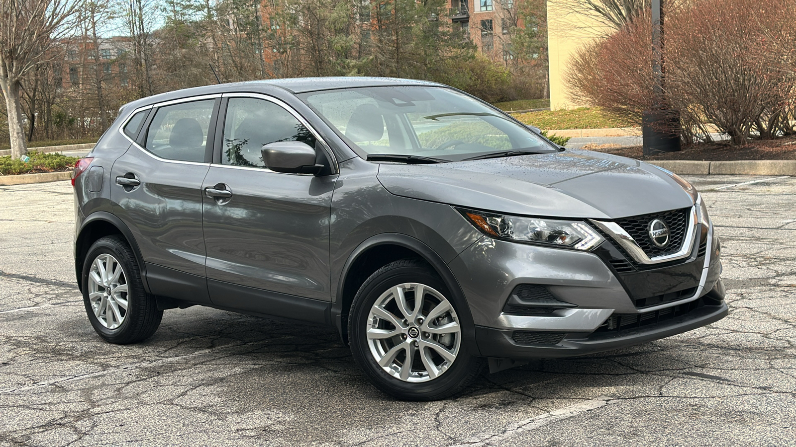 2021 Nissan Rogue Sport S 1