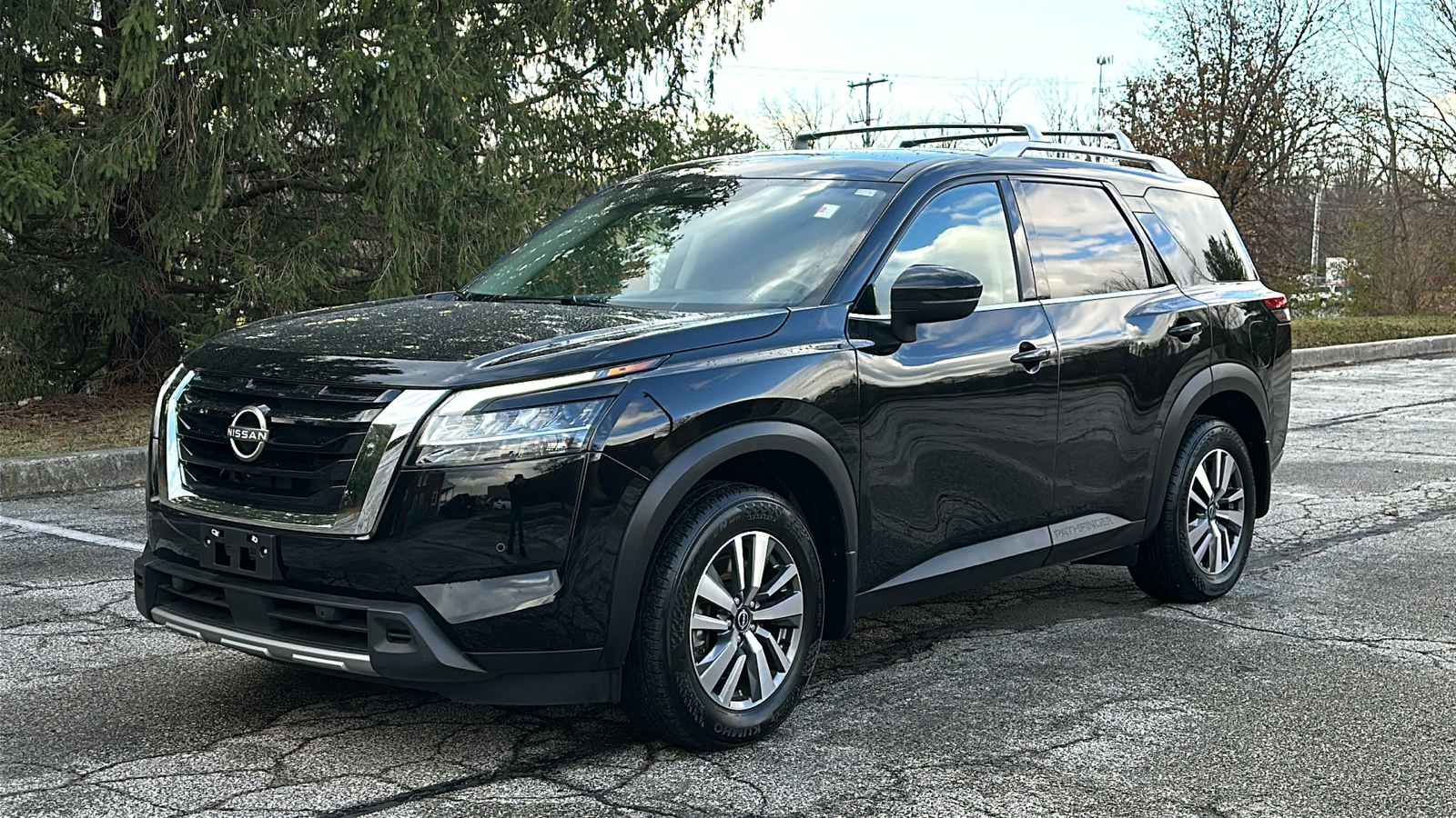 2023 Nissan Pathfinder SL 2