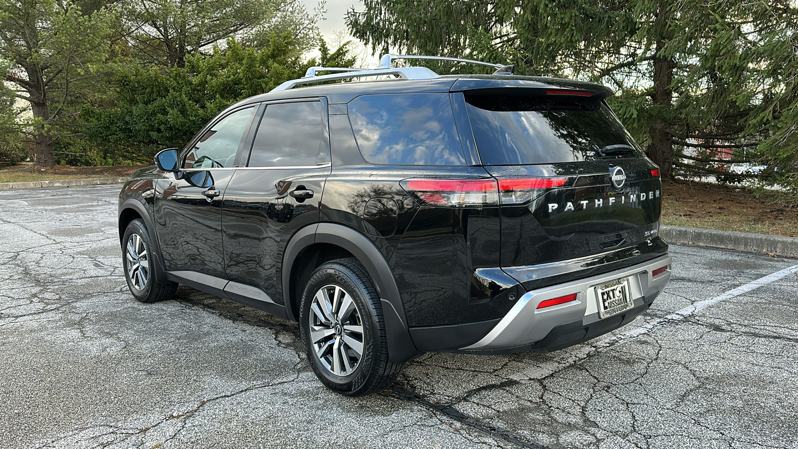 2023 Nissan Pathfinder SL 7