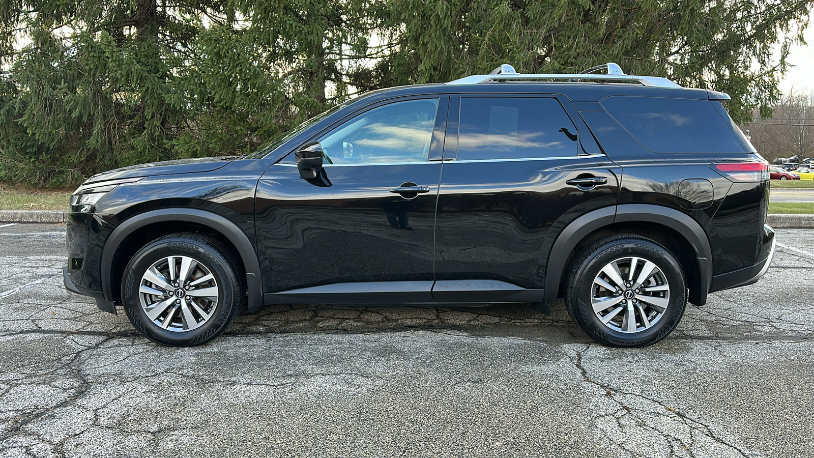 2023 Nissan Pathfinder SL 27