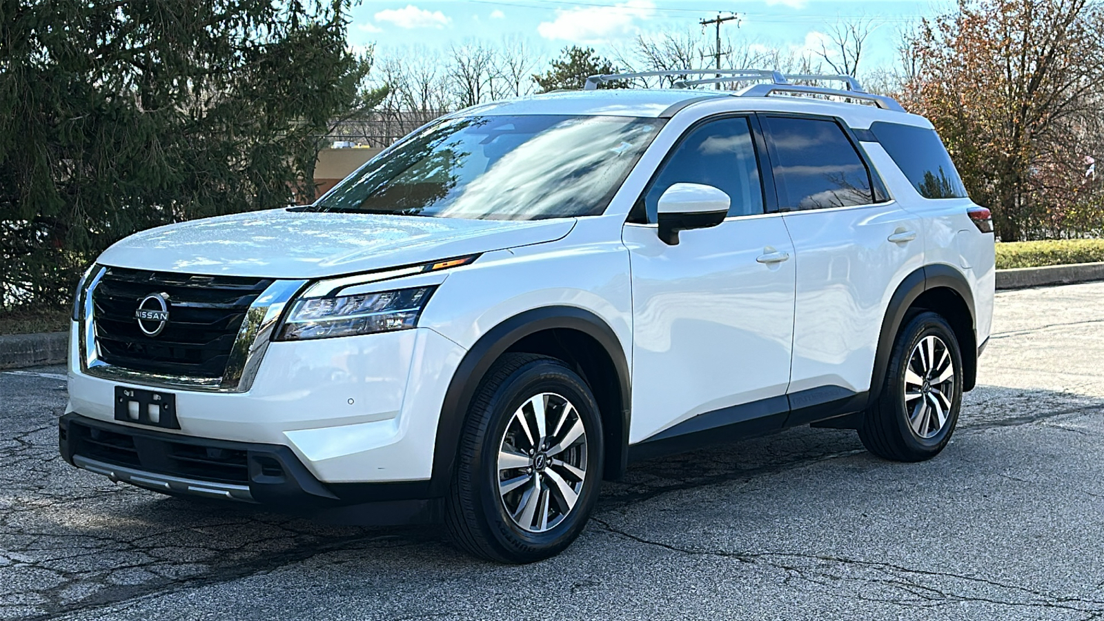 2023 Nissan Pathfinder SL 2